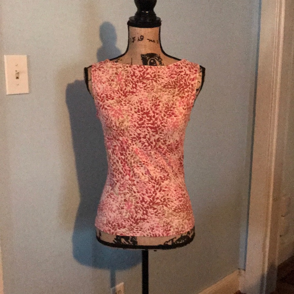 Limited sleeveless top